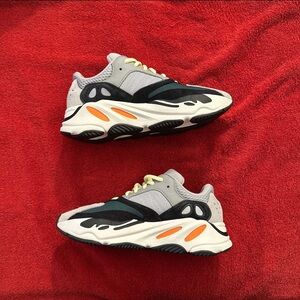 Adidas Waverunner 700